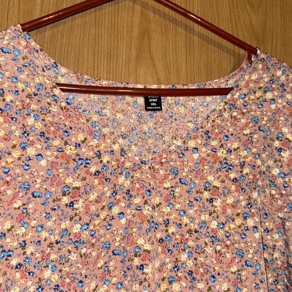 SHEIN curve V-neck floral top four XL - Picture 4 of 4
